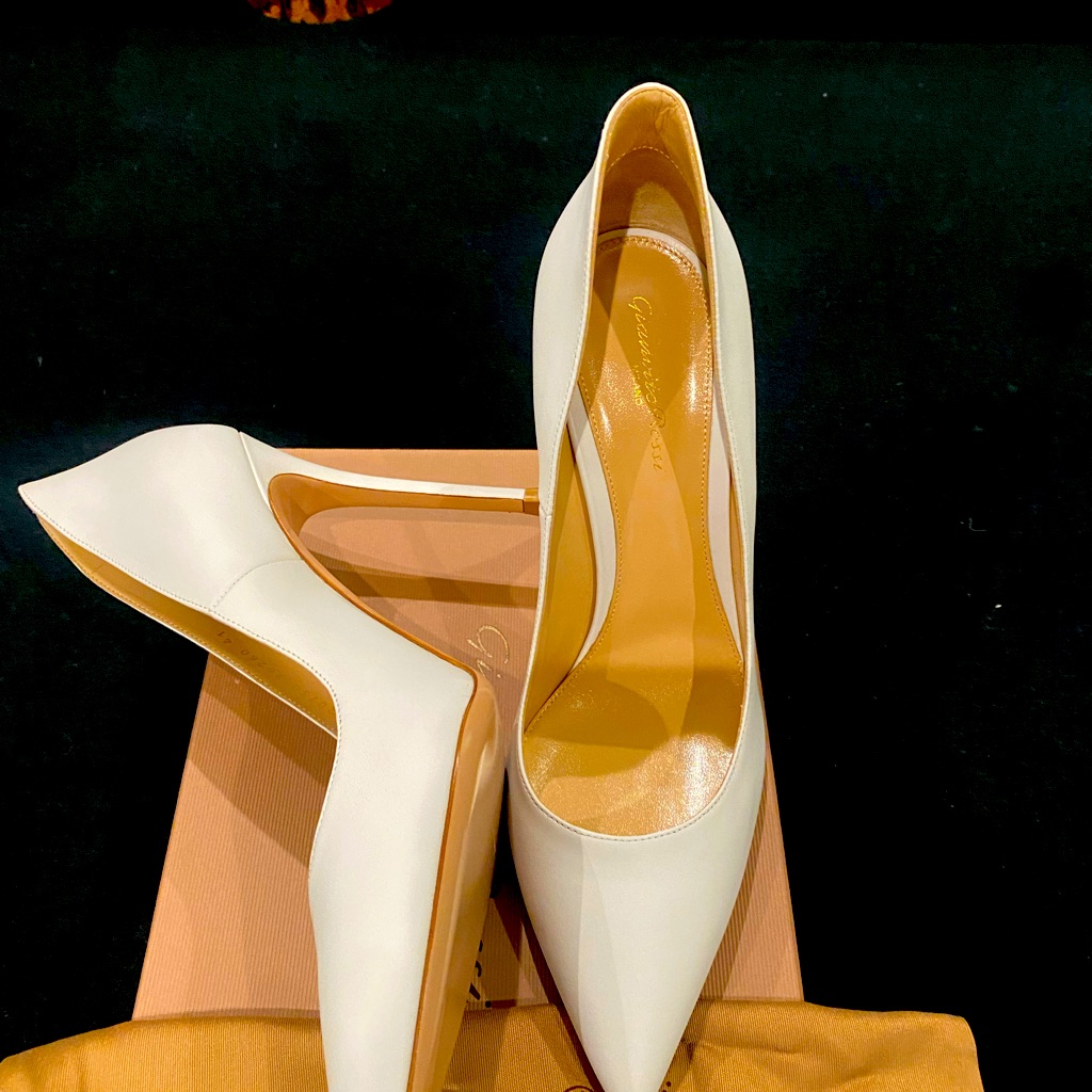 Brand New Never Worn Beautiful Napa White Leather Gorgeous Heels
